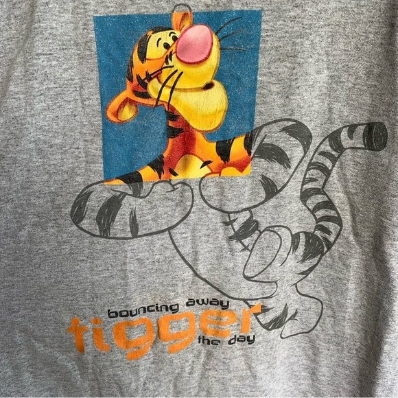 Vintage Tee Shirt Winnie The Pooh Tigger Mens Adult Size Large Gray 90s - Picture 2 of 5